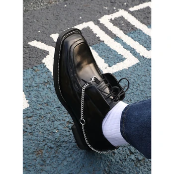 Пролет-лято нови мъжки обувки с квадратни пръсти и сменяем сребърен веригата, модни oxfords за младите хора в метален стил