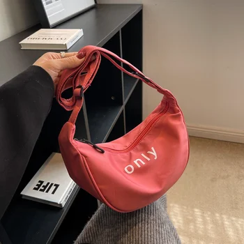 Дамски модни проста ежедневна найлонова чанта-полумесец с едно рамо, обикновена ежедневни спортни чанти за равиоли по рамото за жени